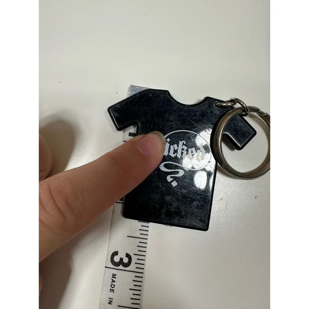 WICKED The‎ Musical Key Ring Key Chain RARE VTG Black T-Shirt